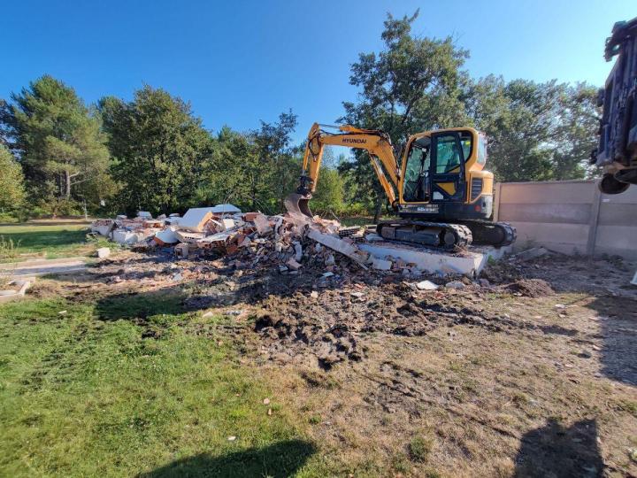 Nous sommes spécialisés dans la démolition de maisons avec précision et sécurité.